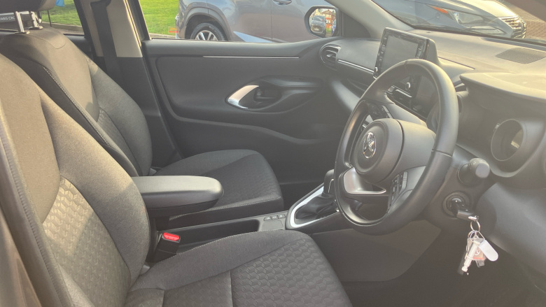 Toyota Yaris 1.5 Hybrid Design 5dr CVT Hybrid Hatchback